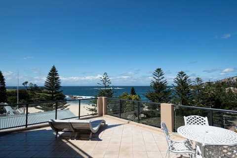 Coogee Sands Hotel & Apartments - Kawana Tourism 11