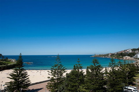 Coogee Sands Hotel & Apartments - Kawana Tourism 21