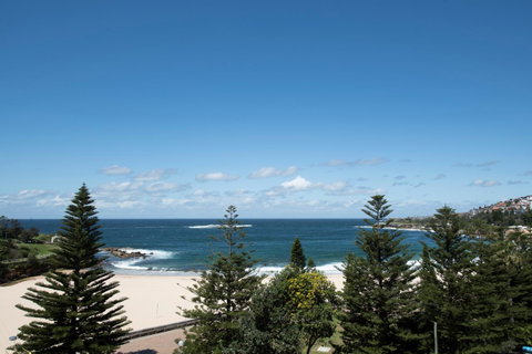 Coogee Sands Hotel & Apartments - Kawana Tourism 9