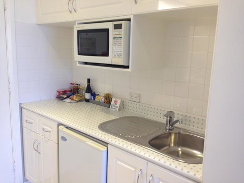 Coogee Sands Hotel & Apartments - Kawana Tourism 12