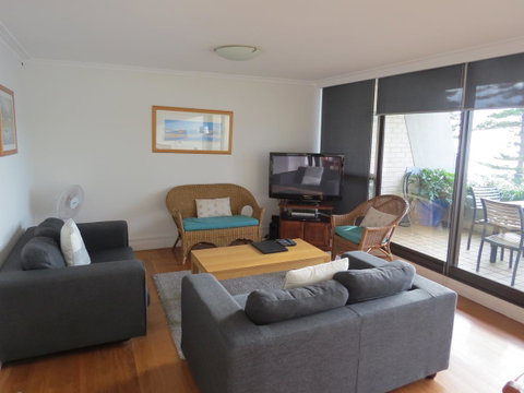 Manly Paradise Motel & Apartments - Kawana Tourism 25