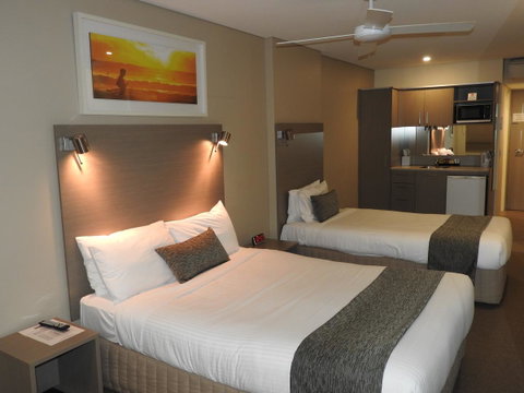 Manly Paradise Motel & Apartments - Kawana Tourism 1