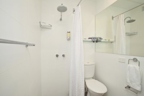 Manly Paradise Motel & Apartments - Kawana Tourism 11