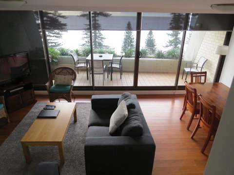 Manly Paradise Motel & Apartments - Kawana Tourism 27