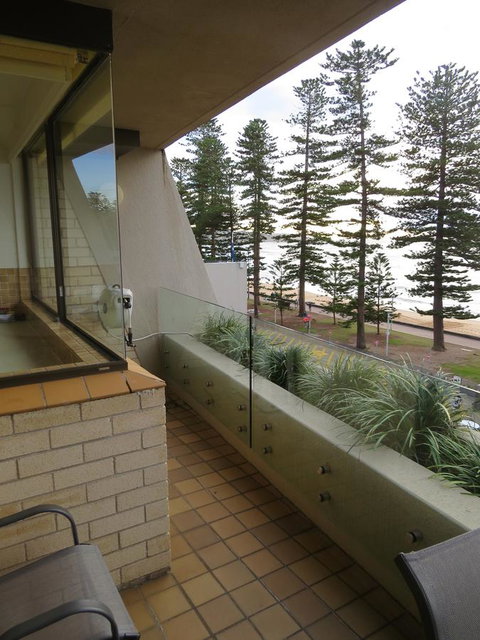 Manly Paradise Motel & Apartments - Kawana Tourism 40