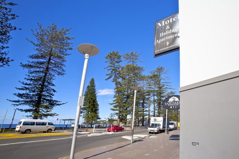 Manly Paradise Motel & Apartments - Kawana Tourism 18