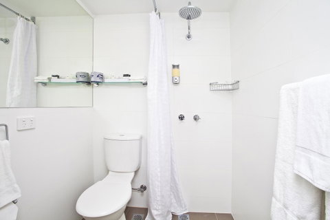 Manly Paradise Motel & Apartments - Kawana Tourism 9