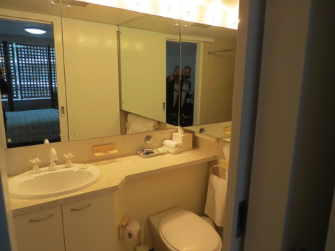 Manly Paradise Motel & Apartments - Kawana Tourism 39