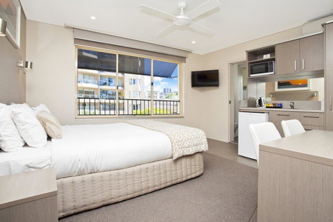 Manly Paradise Motel & Apartments - Kawana Tourism 14