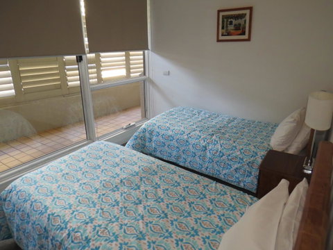 Manly Paradise Motel & Apartments - Kawana Tourism 32