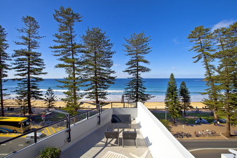 Manly Paradise Motel & Apartments - Kawana Tourism 19