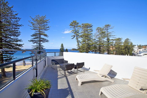 Manly Paradise Motel & Apartments - Kawana Tourism 17