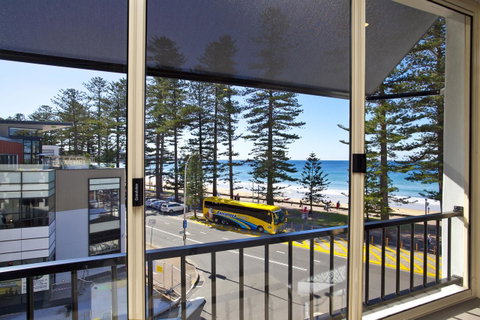 Manly Paradise Motel & Apartments - Kawana Tourism 4