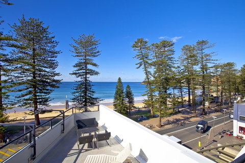 Manly Paradise Motel & Apartments - Kawana Tourism 16