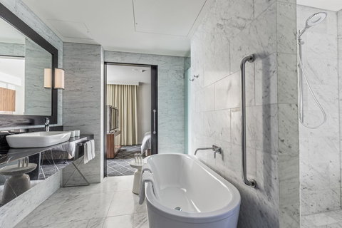 Swissotel Sydney - Kawana Tourism 25
