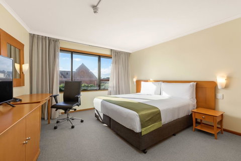 Sydney Harbour Hotel - Kawana Tourism 3