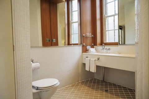 Sydney Harbour Hotel - Kawana Tourism 23