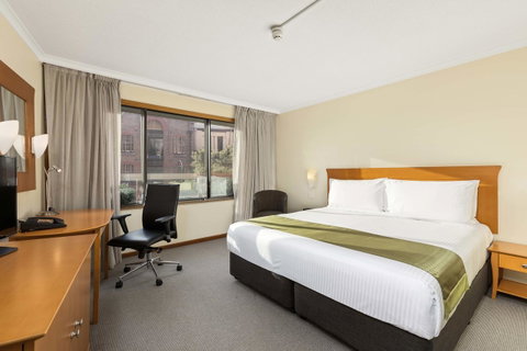 Sydney Harbour Hotel - Kawana Tourism 9