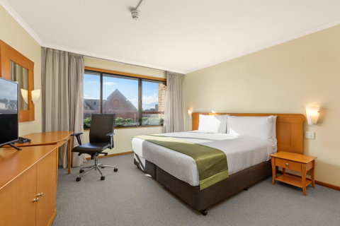 Sydney Harbour Hotel - Kawana Tourism 1