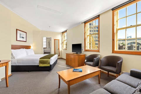 Sydney Harbour Hotel - Kawana Tourism 7