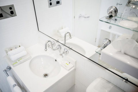 Sydney Harbour Hotel - Kawana Tourism 13