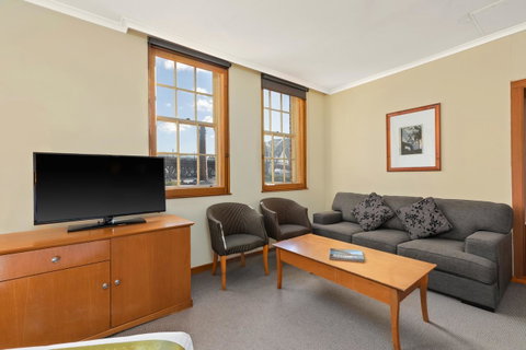 Sydney Harbour Hotel - Kawana Tourism 8