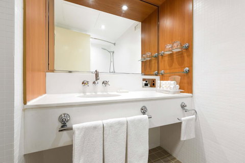 Sydney Harbour Hotel - Kawana Tourism 6
