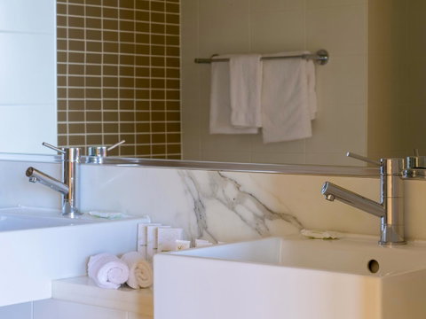 Sage Hotel Wollongong - Kawana Tourism 1