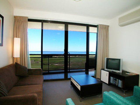 Best Western City Sands - Kawana Tourism 11