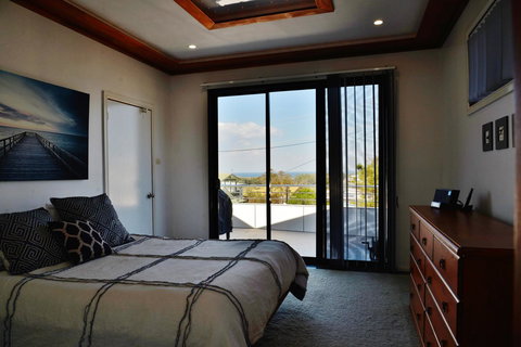 The Boat House - Kawana Tourism 11