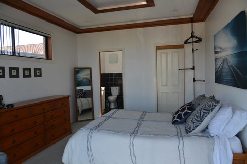 The Boat House - Kawana Tourism 7