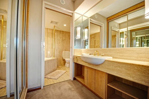 Charlesworth Bay Beach Resort - Kawana Tourism 18