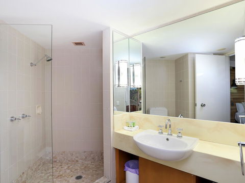 Charlesworth Bay Beach Resort - Kawana Tourism 42