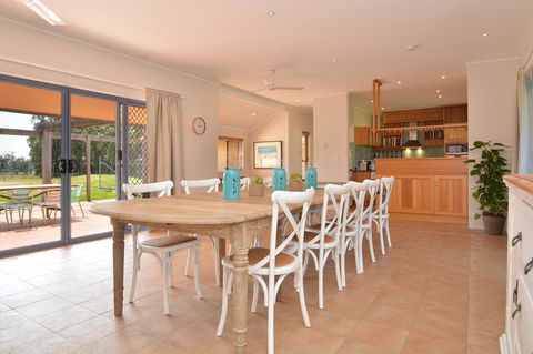 JE Guesthouse, Central To All The Hunter Valley Has To Offer - Kawana Tourism 0