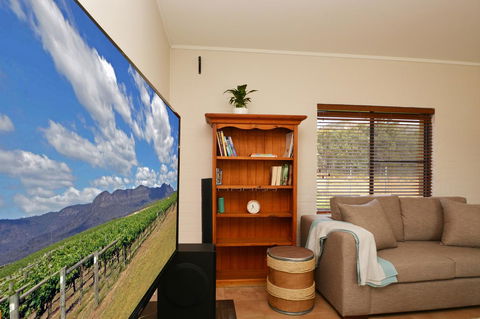 JE Guesthouse, Central To All The Hunter Valley Has To Offer - Kawana Tourism 5