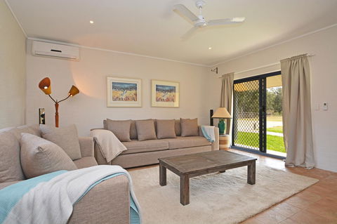 JE Guesthouse, Central To All The Hunter Valley Has To Offer - Kawana Tourism 1