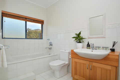 JE Guesthouse, Central To All The Hunter Valley Has To Offer - Kawana Tourism 23