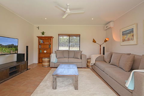 JE Guesthouse, Central To All The Hunter Valley Has To Offer - Kawana Tourism 3
