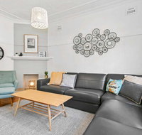 Seaspray - Manly beach apartment close to the sand - Kawana Tourism