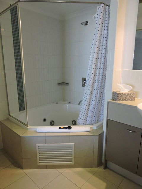 BASE Holidays - Ettalong Beach Premium Apartments - Kawana Tourism 16