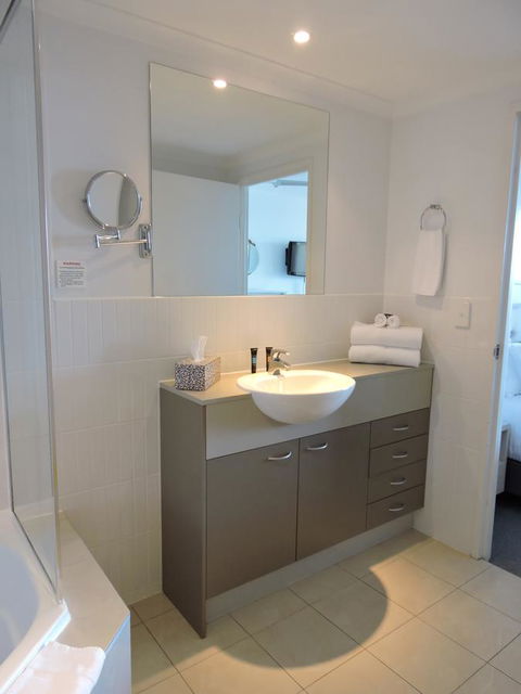 BASE Holidays - Ettalong Beach Premium Apartments - Kawana Tourism 20