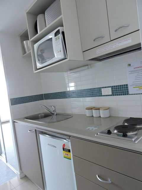 BASE Holidays - Ettalong Beach Premium Apartments - Kawana Tourism 21