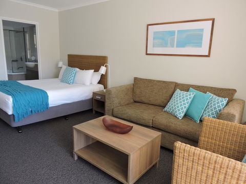 BASE Holidays - Ettalong Beach Premium Apartments - Kawana Tourism 13