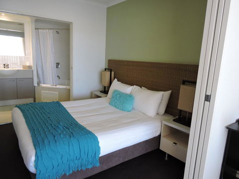 BASE Holidays - Ettalong Beach Premium Apartments - Kawana Tourism 4