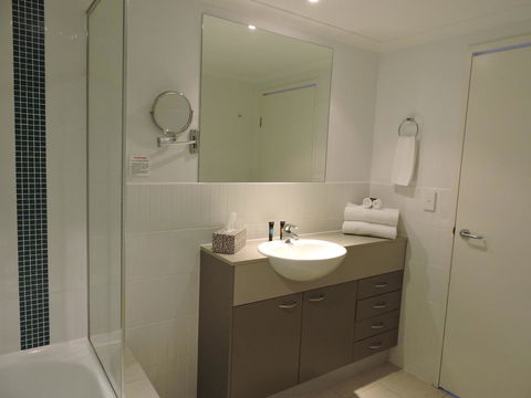 BASE Holidays - Ettalong Beach Premium Apartments - Kawana Tourism 6