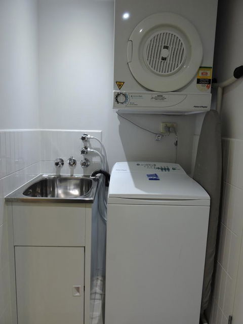 BASE Holidays - Ettalong Beach Premium Apartments - Kawana Tourism 3
