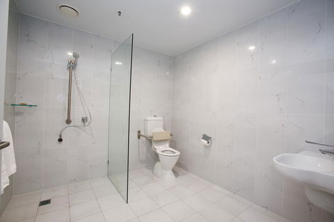 The Lucky Hotel - Kawana Tourism 36