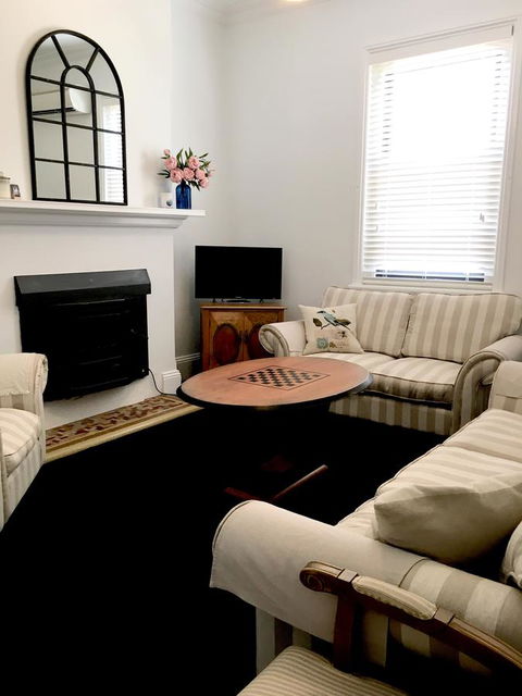 99 Hill Street Apartments - Kawana Tourism 4