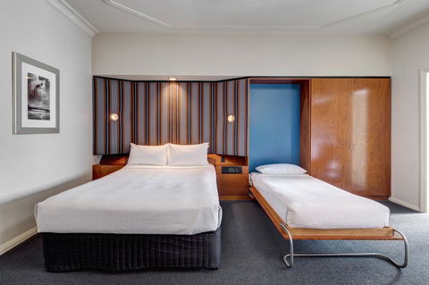 Regents Court Sydney - Kawana Tourism 5