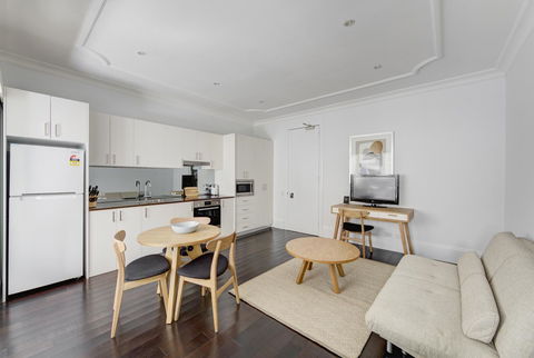 Regents Court Sydney - Kawana Tourism 9